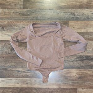 Skims Long Sleeve Scoop Neck Bodysuit - Taupe size S/M NWOT.
